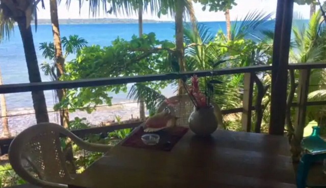Waterfront 2-bedroom house in delightful Bastimentos Island with WiFi