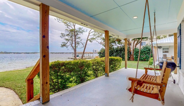 Waterfront 2 cottage home, private dock and water access, & private washer/dryer