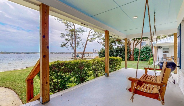 Waterfront 2 cottage home, private dock and water access, & private washer/dryer
