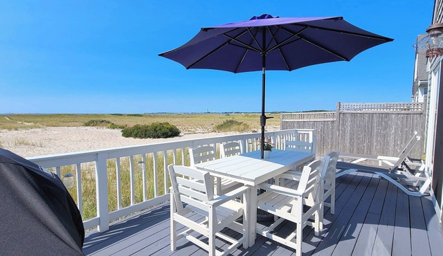 Waterfront 2BD Cottage: RIGHT ON THE BEACH, Water View, Direct Beach Access, A/C & Exclusive Use Deck
