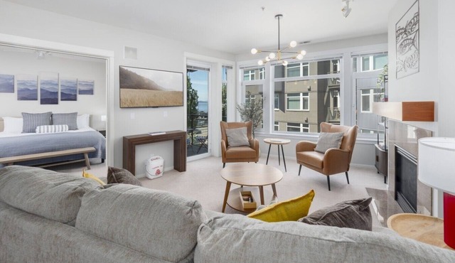 Waterfront 2BR Stunning Views |Walk to Pike Place