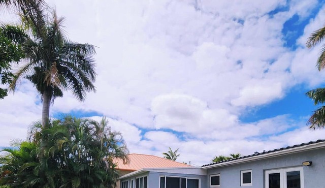 Waterfront 2BR Oasis, Quiet Island Near Beach and Airport and Hard Rock Stadium
