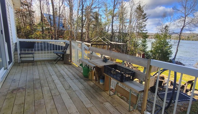 Waterfront 3-bedroom Bunglow in Mont-tremblant