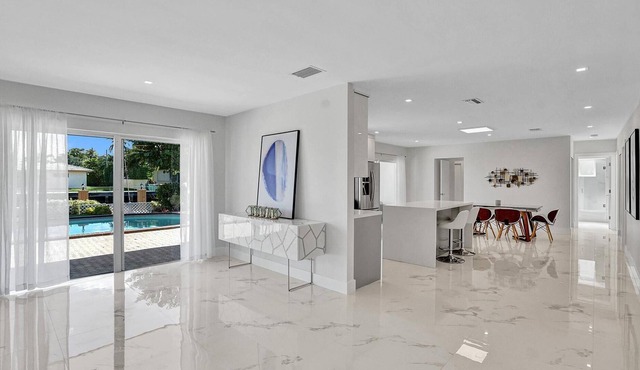 Waterfront 3B/2B Villa w private Pool and Dock