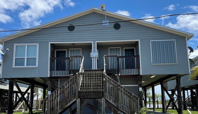 Waterfront 3BR/2BA Condo in Cypress Cove-10 Beds w large deck for entertaining