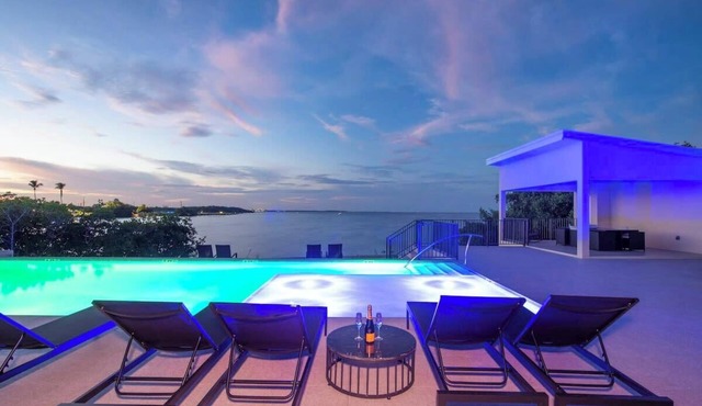 Waterfront 3BR/3BA Condo with Pool – Allure #22