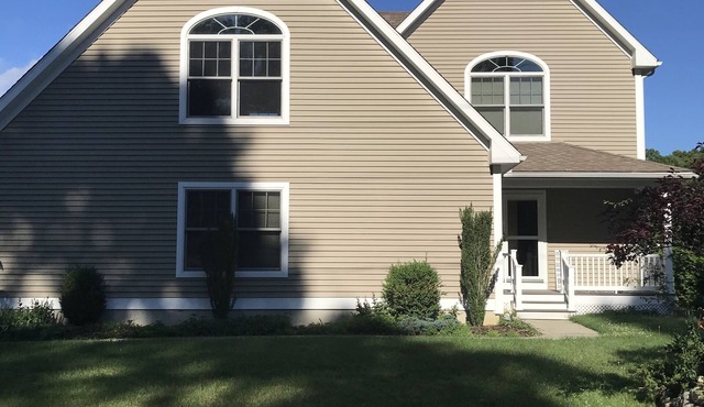 Waterfront 4 bed/4 bath Peaceful Oasis in Giants Neck Beach Community