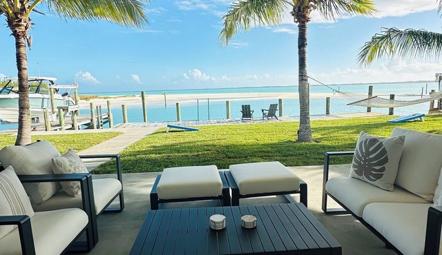 Waterfront 5BR Oasis - 50’ Private Dock - 6-Seater Golf Cart Option