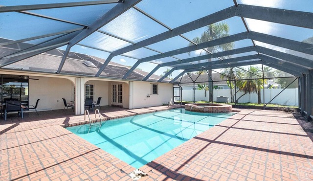 Waterfront 5BR Home with Game room,Pool, Sleeps 10