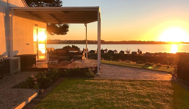 Waterfront Accommodation - Goolwa Township
