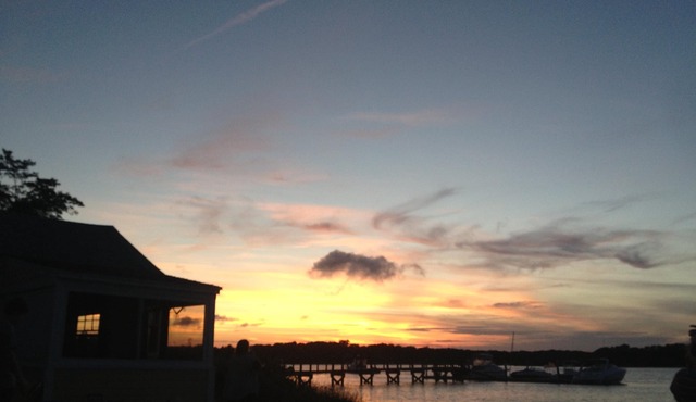 Waterfront, Amazing Sunsets, Dock, Fishing and a Small Beach, 1 Bedroom Sleeps 3