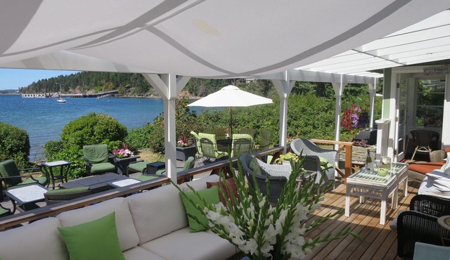 Waterfront and Waterviews, Lovely Vacation Cottage in Vesuvius