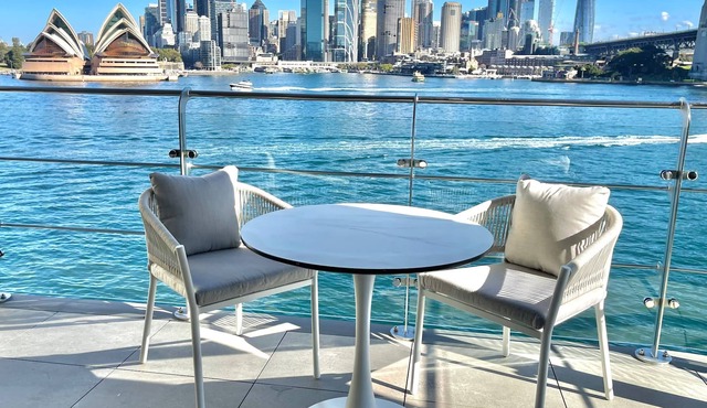 Waterfront Apartment With an Expansive Harbour View of the Sydney Opera House