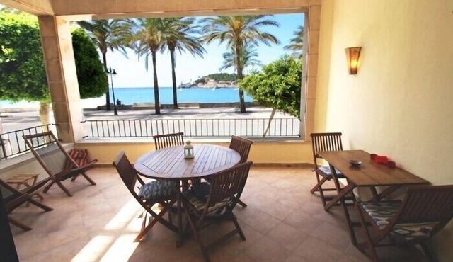 Waterfront apartment in Port de Soller. 10 meters to the beach. Free wifi.