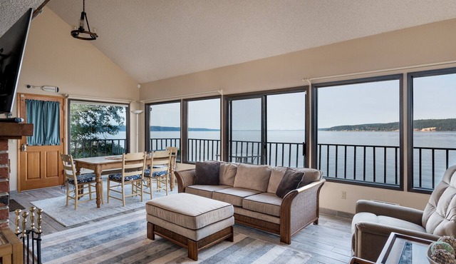 Waterfront Beach House, Whidbey Island Langley