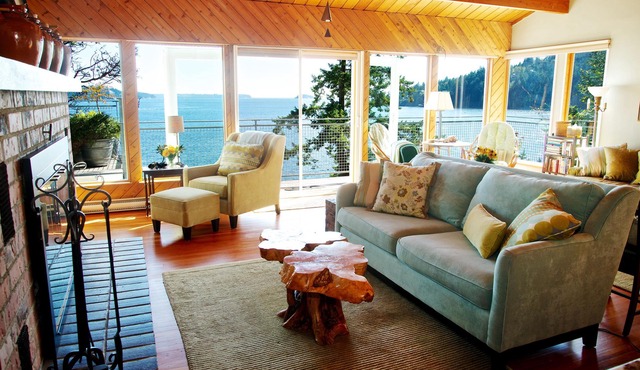 Waterfront~Beach~Panoramic Sea Views~New Kitchen~Lrg Sunny Seaside decks~BBQ