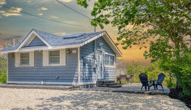 Waterfront Beach Cottage Overlooking Long Island Sound – Baiting Hollow