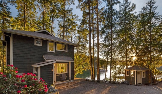 Waterfront! Beach Access! (HBH)