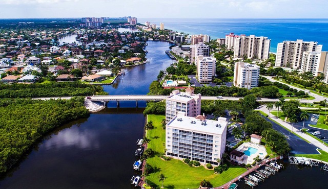 Waterfront, beautiful, clean, well-equipped, steps to Vanderbilt beach!