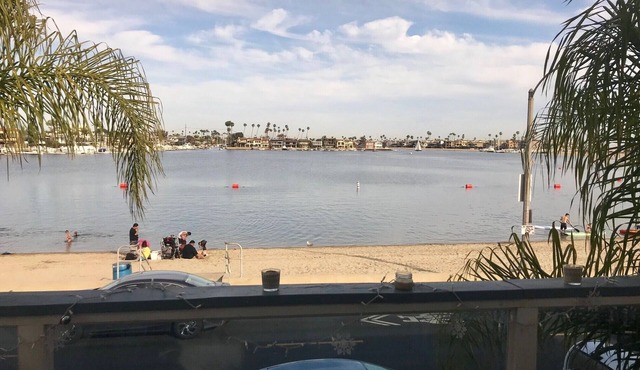 Waterfront Belmont Shore Studio Great View & Deck space Available Jan 15 yearly
