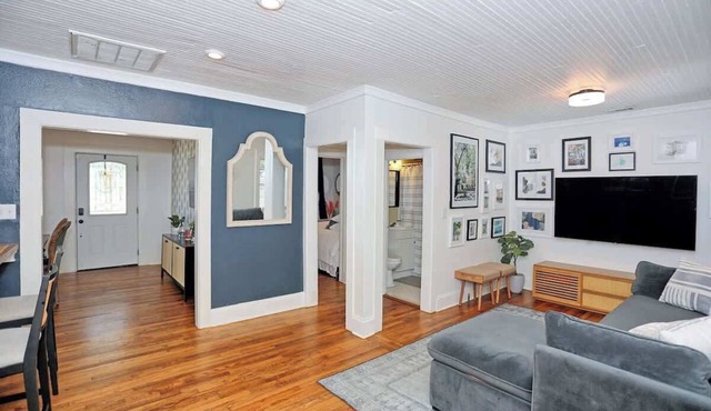 Waterfront Bungalow in Thunderbolt near Savannah