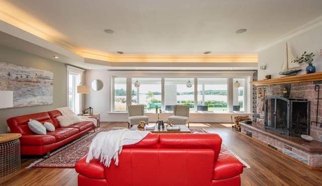 Waterfront LUXURY Guesthouse + Spa Amenities, near Martinique Beach