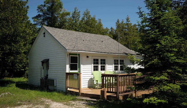 Waterfront Cabin | Lake Huron |10 Min to Tobermory