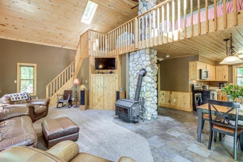 Waterfront Cabin on Trout Lake w/Private Dock!