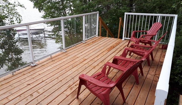 Waterfront cabin Pigeon Lake! August 14 -17, August 28 - September 3 AVAILABLE