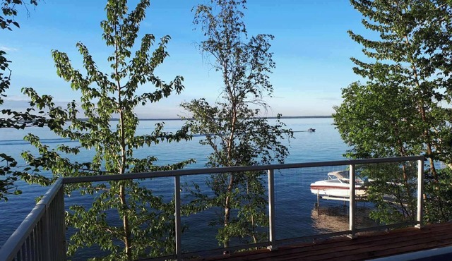 Waterfront cabin Pigeon Lake! August 14 -17, August 28 - September 3 AVAILABLE
