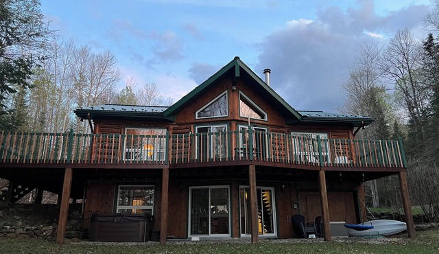 Waterfront Chalet Oasis perfect for a quiet summer or winter getaway