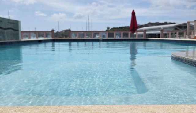 Waterfront condo with pool, beach 1 minute walk, in Lans Euxpines