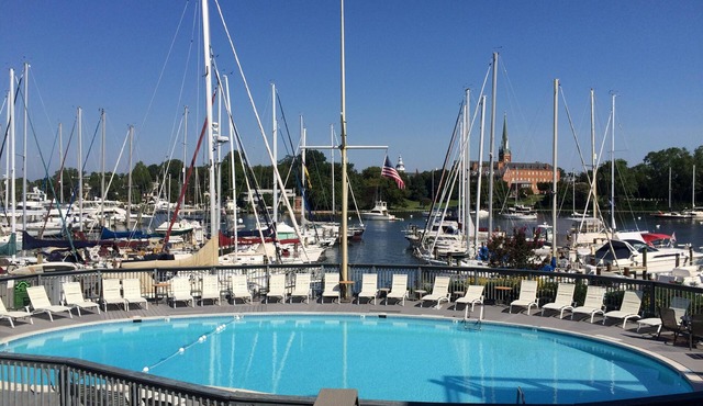 Waterfront Condo- Eastport Annapolis- Next to Spa Creek Draw Bridge & AYC