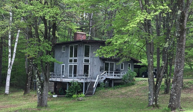 Waterfront contemporary on beautiful sand dune beach. 1/2-hour from Saratoga.