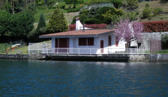 Waterfront Cottage On The Lake 00311200079