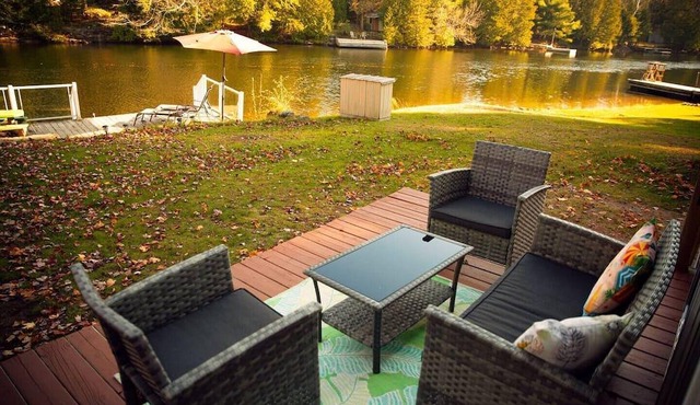Waterfront cottage, Cold Plunge & Barrel Sauna Escape!