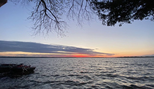 Waterfront Cottage at south shore of Lake Scugog