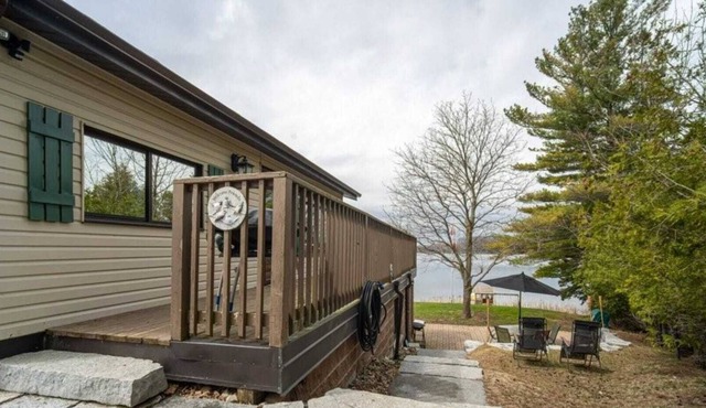 Waterfront Cottage close to city