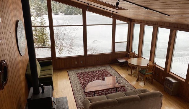 Waterfront Cottage on acreage - 1hr from Vancouver - 7 N Min-Levette Lake