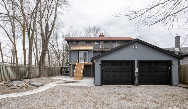 waterfront cottage on lake simcoe w/ firepit hottub and large deck