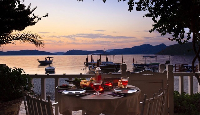 Waterfront Cottage - One Bedroom Villa, Sleeps 2