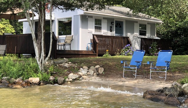 Waterfront Cottage on White Island Pond w/private beach. Pet-Friendly!