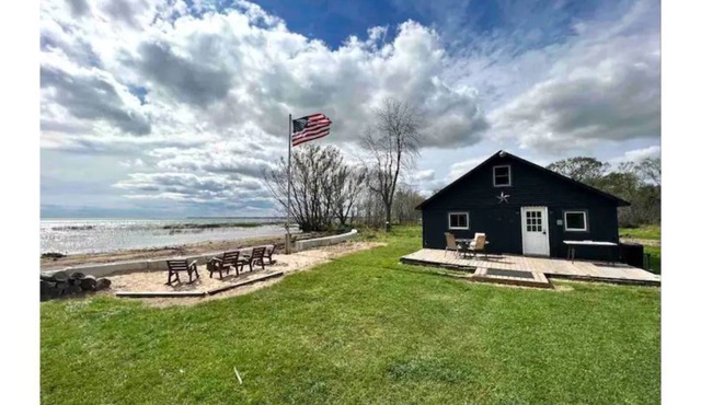 Waterfront Cottage - Private Retreat - Beachside Fire Pit