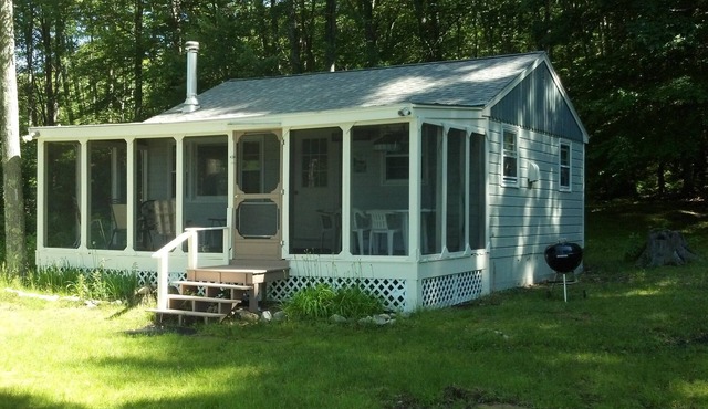 Waterfront Cottage, Quiet and Secluded, on Swains Lake