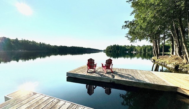 Waterfront Cottage, Stunning Lake Joseph Setting with Private Dock