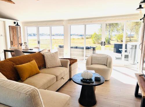Waterfront Cottage 'The Dream' with Hot Tub, near Parlee Beach