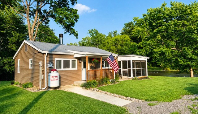 Waterfront cottage with hot tub, & fire pit. Pet friendly.