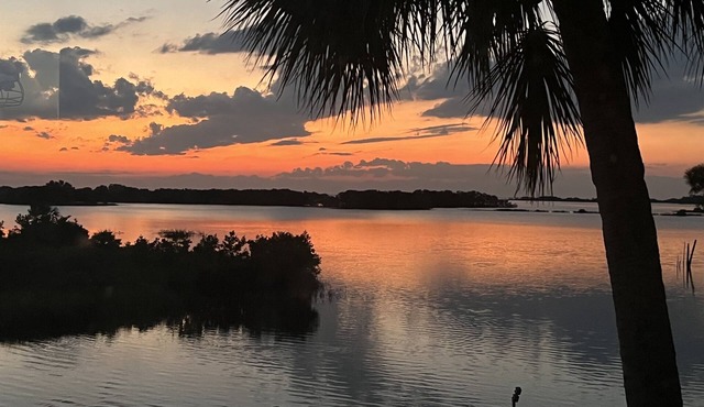 Waterfront Cottages with Sunsets, Kayaks Included!
