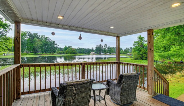 Waterfront Couples Retreat w/ Views in Andalusia!