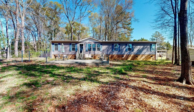 Waterfront, dog-friendly home on Lake Murray with dock, kayaks & firepit